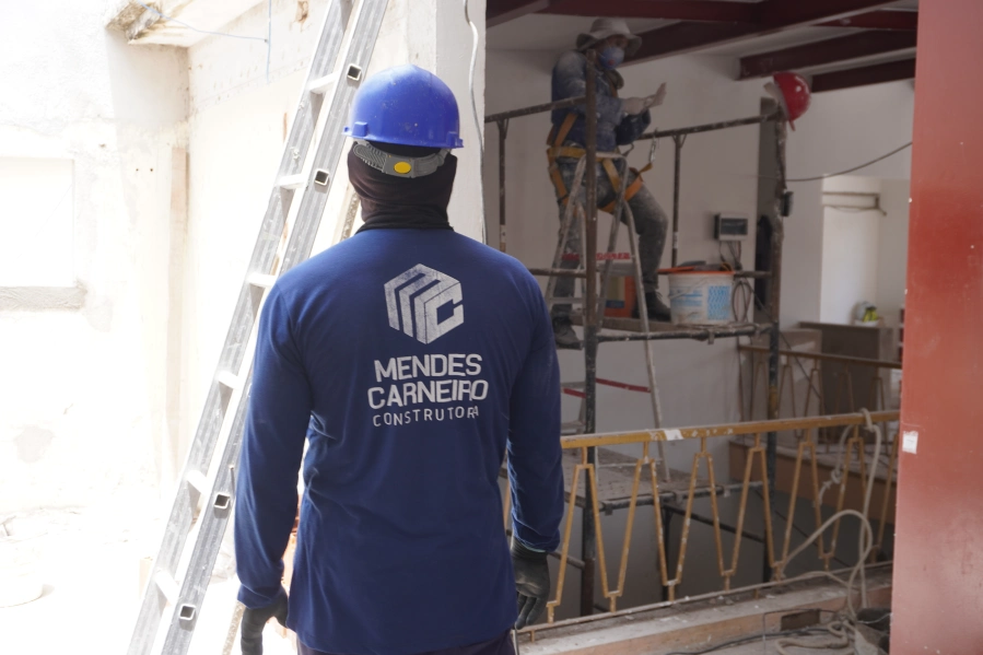 Funcionários da Mendes Carneiro Trabalhando